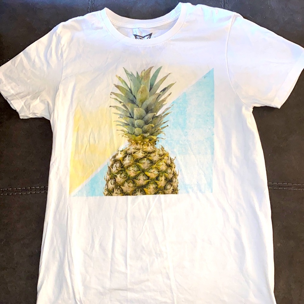 Pineapple T-shirt by univibe size: medium